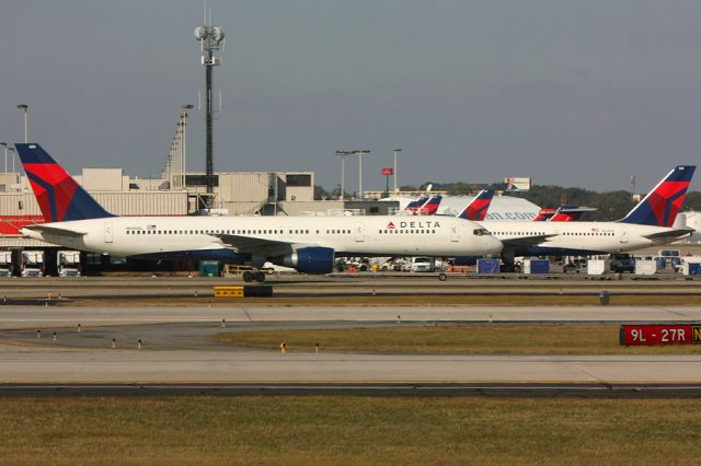 Boeing 737-800 (N656DL)