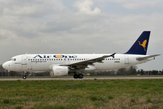 Airbus A320 (I-WEBA)