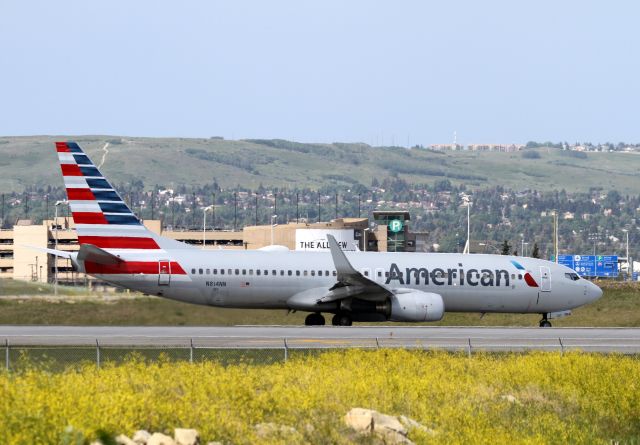 Boeing 737-700 —