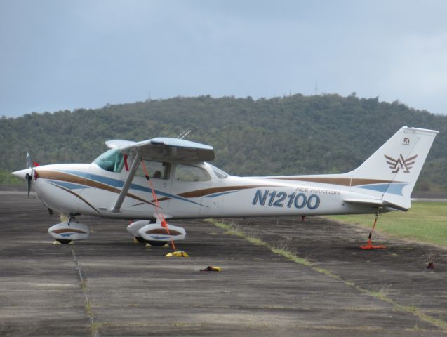 Cessna Skyhawk (N12100)