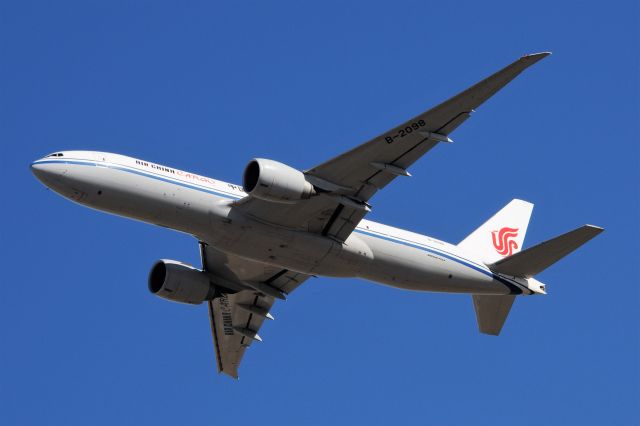 Boeing 777-200 (B-2098)