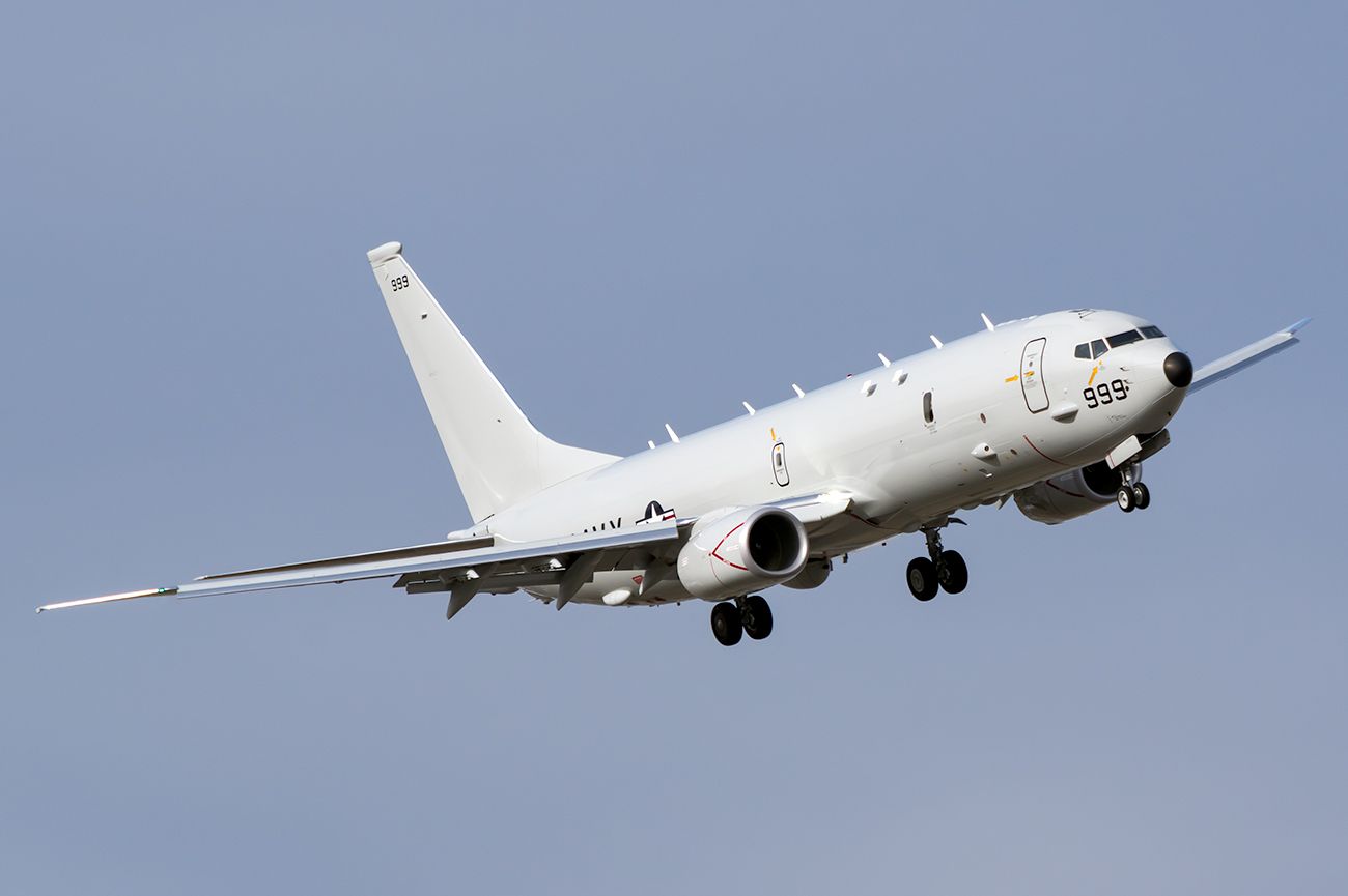 Boeing P-8 Poseidon (16-8999) - Navy Lima Lima 864 side stepping 10R to 10L Full quality photo: a rel=nofollow href=http://www.jetphotos.net/photo/8447325http://www.jetphotos.net/photo/8447325/a