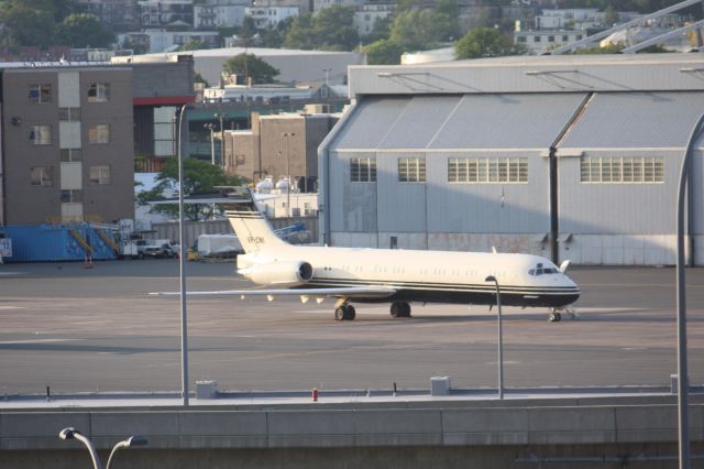 McDonnell Douglas MD-87 (VP-CNI)