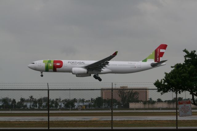 Airbus A330-300 (CS-TOU)