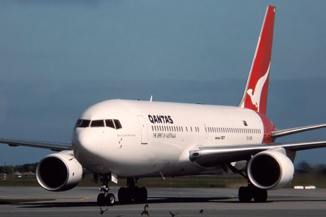 Cessna Skylane (VH-EAM) - QANTAS - BOEING 767-238/ER - REG : VH-EAM (CN 23309/129) - ADELAIDE INTERNATIONAL AIRPORT SA. AUSTRALIA - YPAD 24/8/1991 35MM SLIDE CONVERSION USING A LIGHTBOX AND A NIKON L810 DIGITAL CAMERA IN THE MACRO MODE.