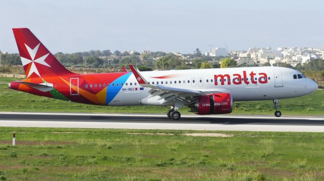 Airbus A320neo (9H-NEC) - On landing RW31