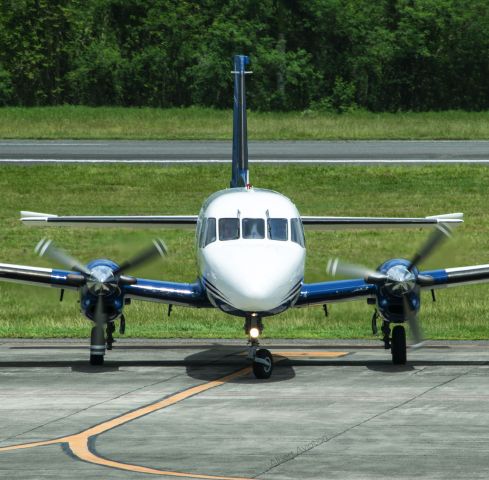 Embraer EMB-110 Bandeirante (N316AF) - Embraer EMB-110P1 Bandeirante (N316AF) acabando de llegar del Aeropuerto Internacional de George Town Exuma. 