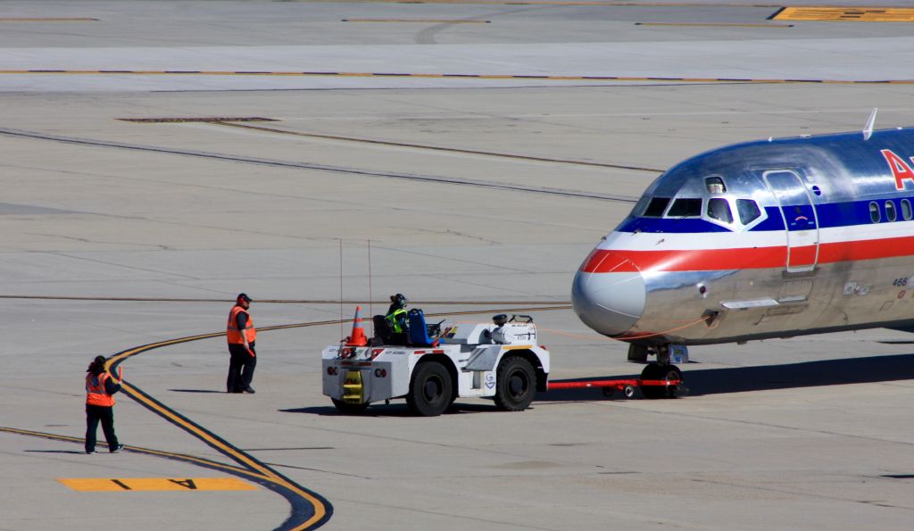 McDonnell Douglas MD-80 (N466AA)
