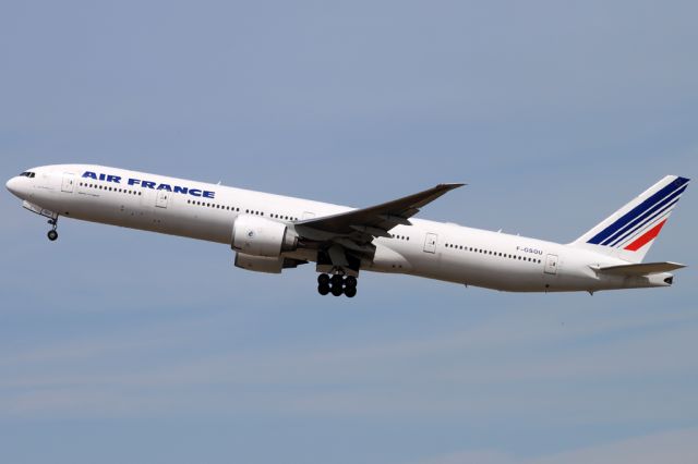 BOEING 777-300 (F-GSQU)