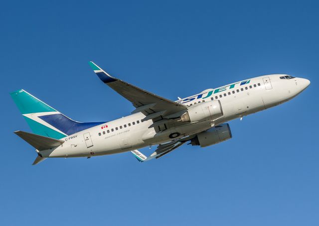 Boeing 737-700 (C-FWSV)