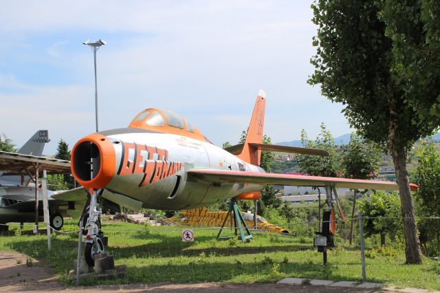 53-5591 — - F-84F GETTI TONANTI ACROBATIC TEAM AT RIMINI MUSEUM