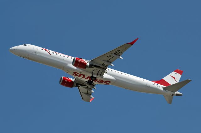 EMBRAER 195 (OE-LWM)