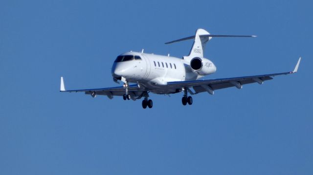 Bombardier Challenger 300 (N536XJ) - On final is this 2004 Bombardier Challenger 300 in the Winter of 2019.