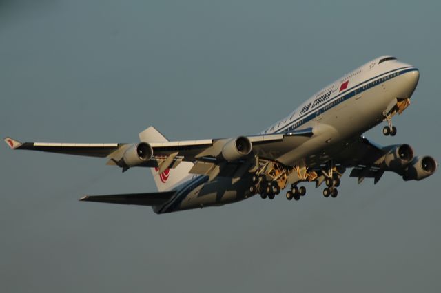 Boeing 747-200 (B-2472)