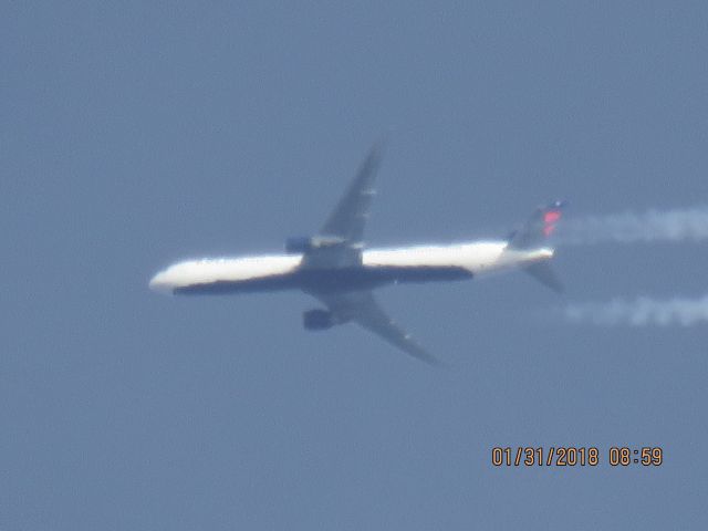 BOEING 767-400 (N831MH)