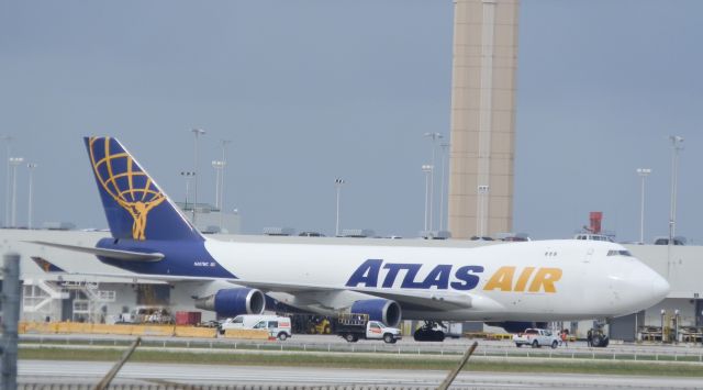 Boeing 747-400 (N497MC)