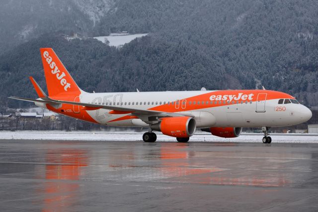 Airbus A320 (G-EZOL)