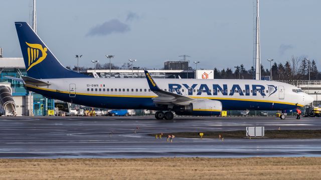 Boeing 737-800 (EI-DWR)