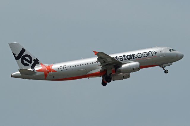 Airbus A320 (9V-JSL)