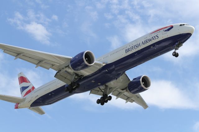 Boeing 777-200 (G-STBE) - Landing at LHR.