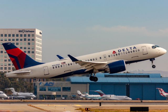 Airbus A220-100 (N124DU)