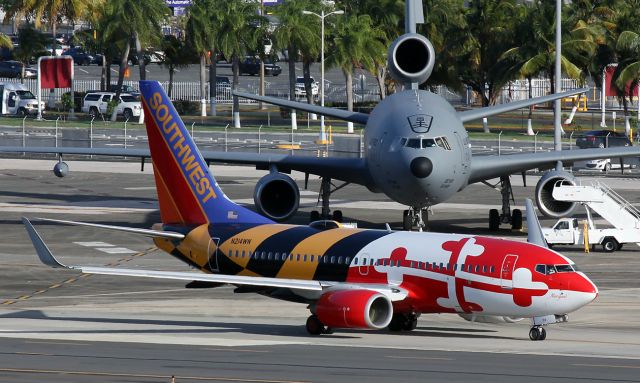 Boeing 737-700 (N214WN)