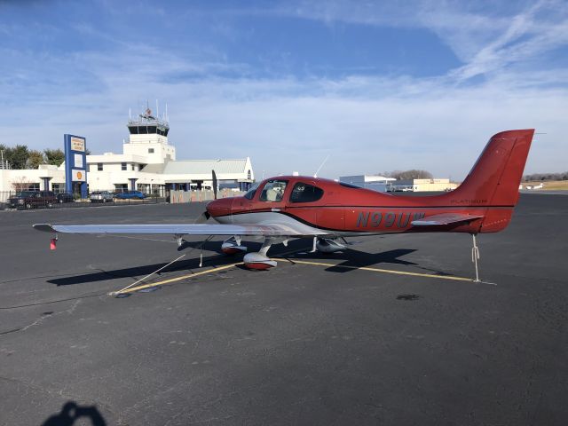 Cirrus SR-22 (N99UW)