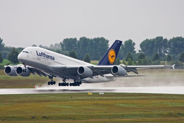 Airbus A380-800 (D-AIMA)