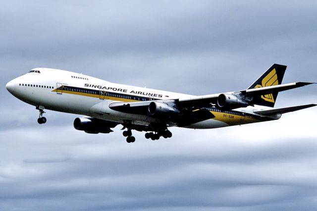 Boeing 777-200 (9V-SQN) - SINGAPORE AIRLINES - BOEING 747-212B - REG : 9V-SQN (CN 21939/449) - WEST BEACH ADELAIDE SA AUSTRALIA - YPAD 1/8/1987 35MM SLIDE CONVERSION USING A LIGHTBOX AND A NIKON L810 DIGITAL CAMERA IN THE MACRO MODE.