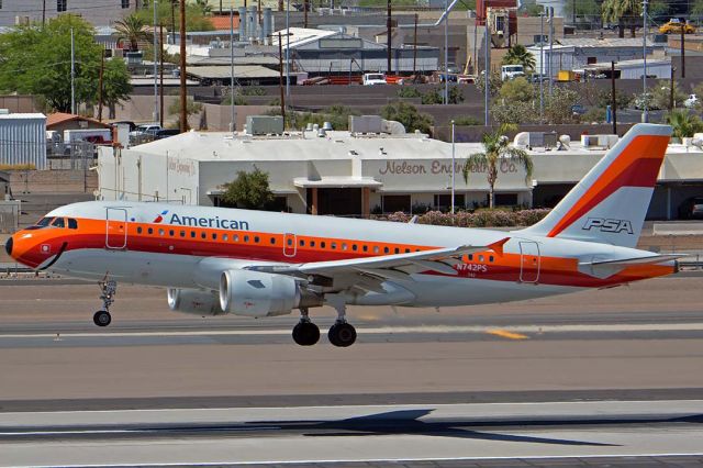 Airbus A319 (N742PS) - American Airbus A319-112 N742PS PSA heritage at Phoenix Sky Harbor on May 25, 2018.