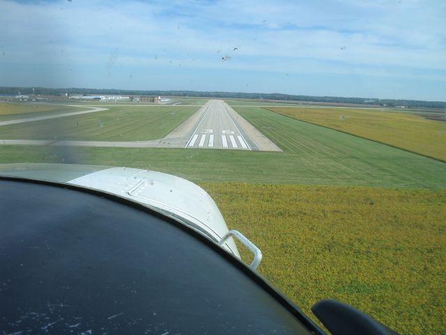 Cessna Commuter (N6039K) - Were on a short final into KTOP, Phillip Billard Airport, Topeka, Kansas. A small general aviation airport in north eastern Kansas locally known for its great little on airport restaurant (mmmmm!). September of 2009.