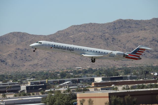 Canadair Regional Jet CRJ-900 (N247LR)