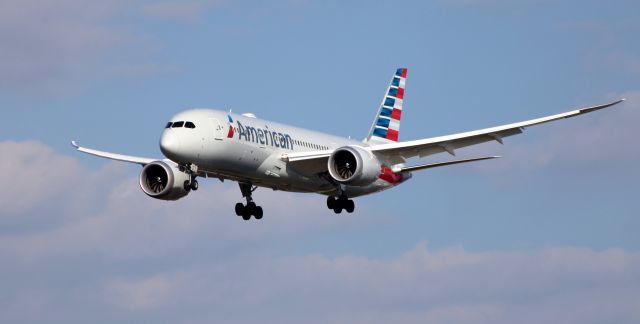Boeing 787-8 (N877BF) - On short final is this 2020 American Airlines Boeing 787-8 Dreamliner in the Autumn of 2023. LSZH - KPHL