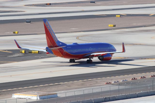 Boeing 737-700 (N7702A)