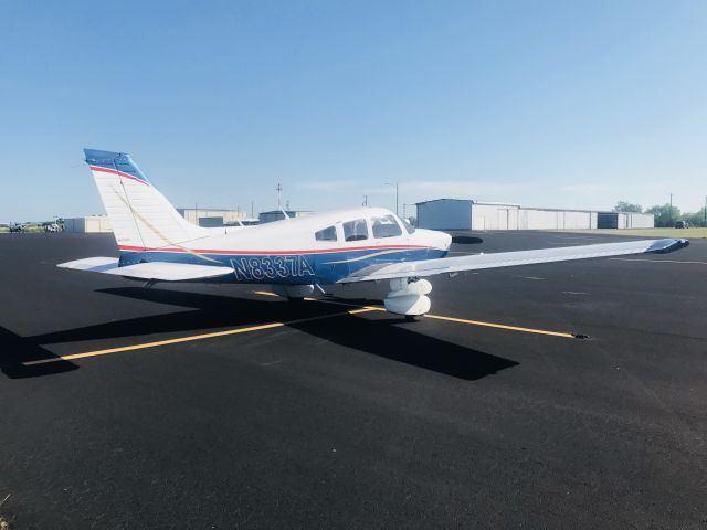 Piper Cherokee (N8337A)