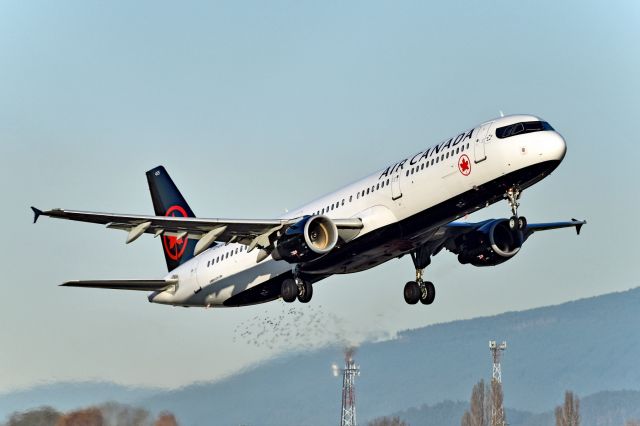 Airbus A321 (C-GIUF)