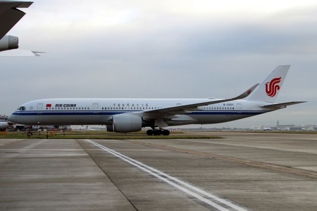 Airbus A350-900 (B-322Y) - Taxiing to Stand 211 on 14-Dec-21 operating flight CCA579 from ZBAA.