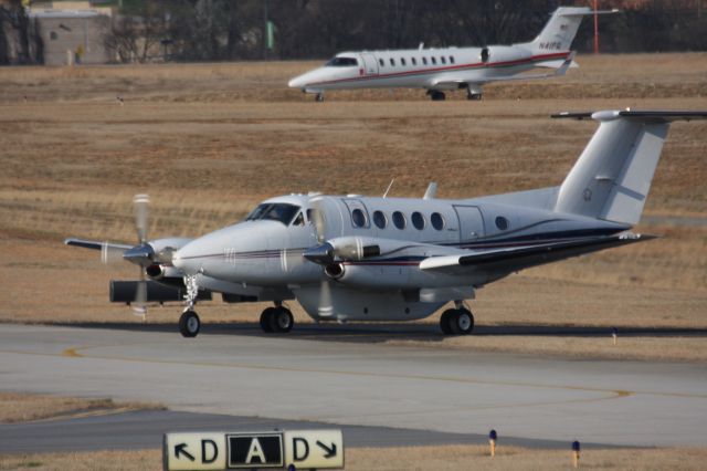 Beechcraft Super King Air 200 (N924AC) - This aircraft is for sale.  One option listed is the external luggage storage compartment.