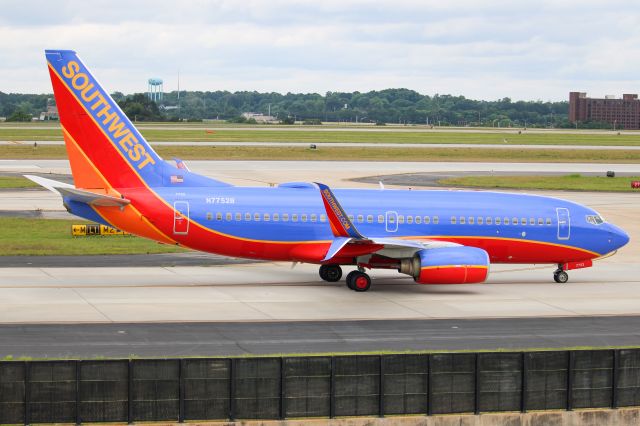 Boeing 737-700 (N7752B)