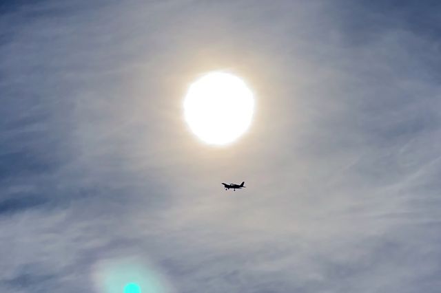 Piper Cherokee (N6355J) - Flying past the sun on turnout after taking off from KLSE