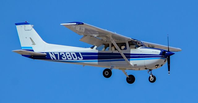 Cessna Skyhawk (N738DJ) - N738DJ 1977 Cessna 172N Skyhawk s/n 17269893 - North Las Vegas Airport (IATA: VGT, ICAO: KVGT, FAA LID: VGT)br /Photo: TDelCorobr /September 21, 2019