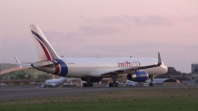 Boeing 757-200 (EC-NIU)