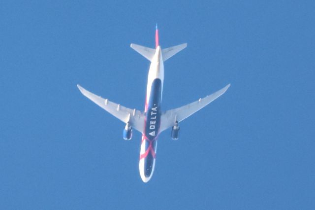 N845MH — - N845MH Boeing B-767-432 Delta Airlines De Atlanta ATL vers London LHR Altitude 9449 Mètres  Vitesse 1065 Km/H Survolant le fleuve St-Laurent QC. à Lavaltrie le 30-06-2024 à 19:45