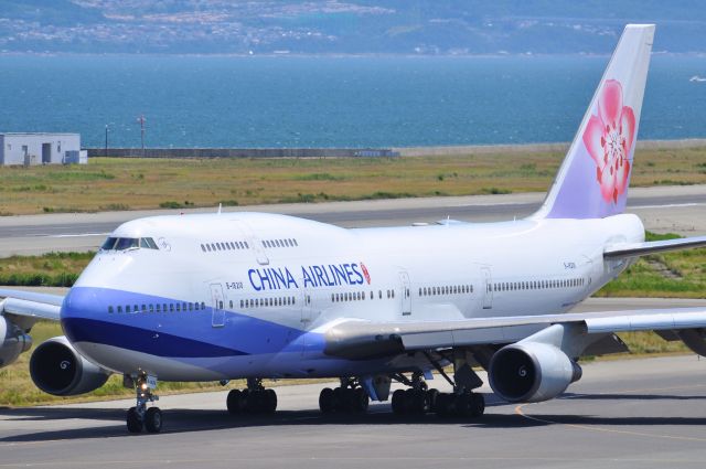 Boeing 747-400 (B-18210)