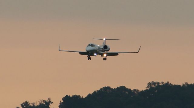 Learjet 31 (N932FD) - Landing rwy 27 on 8/17/11