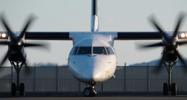 de Havilland Dash 8-400 (JA842A)