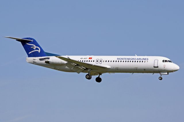 Fokker 100 (4O-AOT)