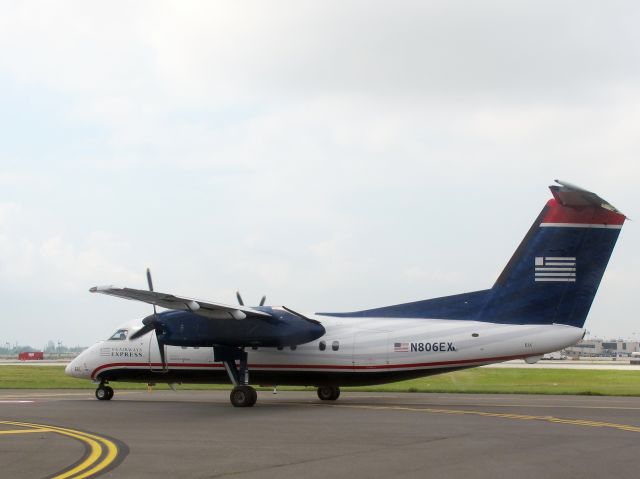 de Havilland Dash 8-100 (N806EX)