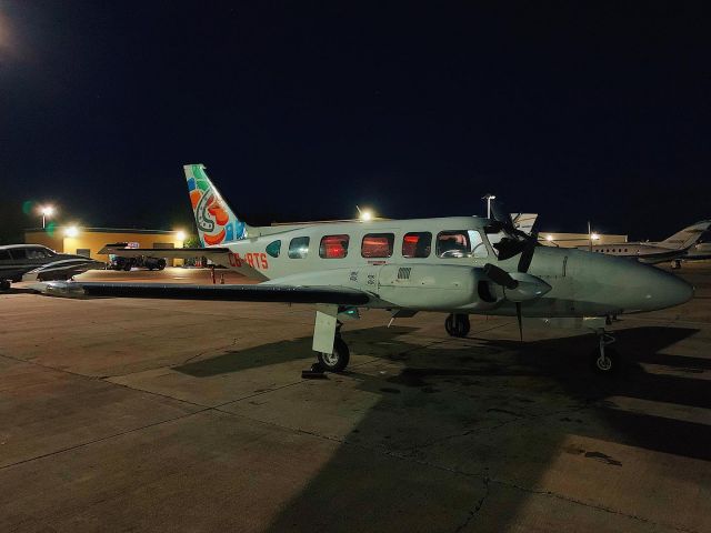 Piper Navajo (C6-RTS)