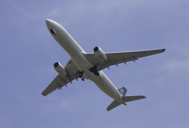 Airbus A330-300 (HZ-AQF)